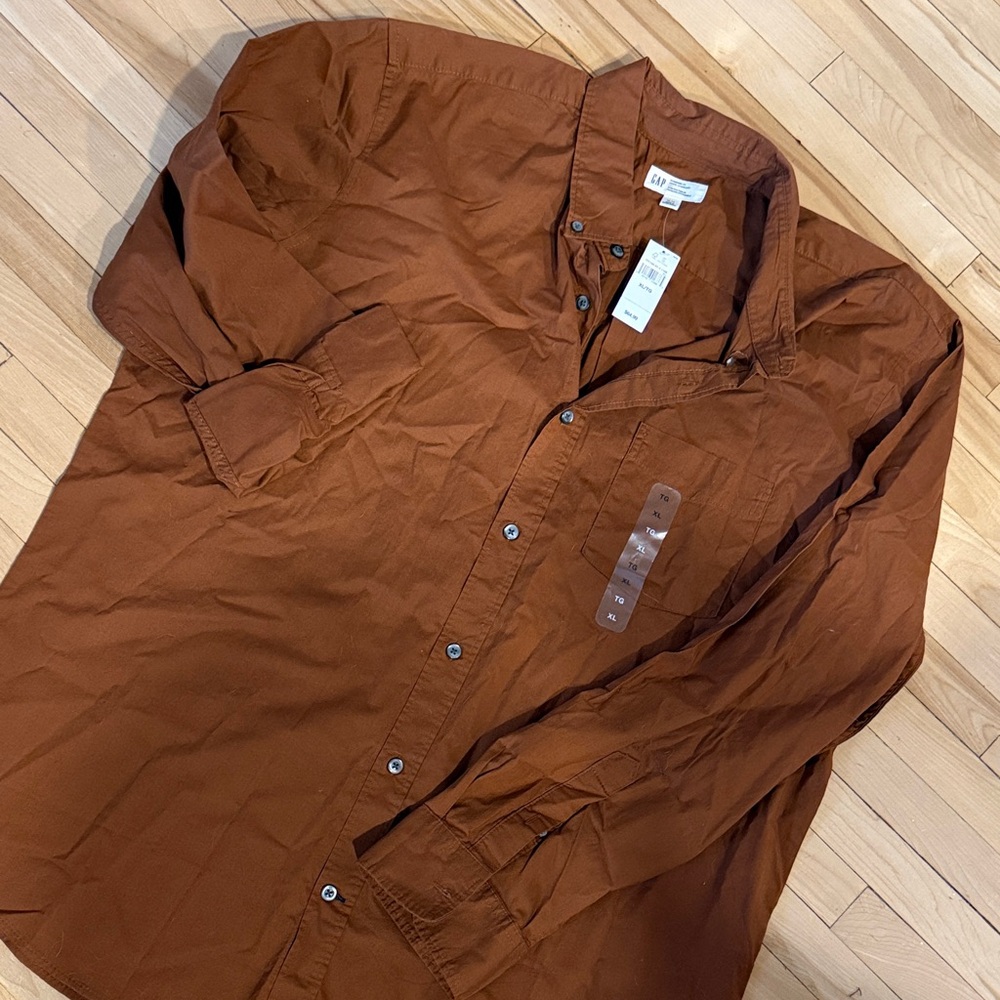 Gap Button-Up Shirt